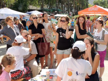 Yetişkin de yüz boyama yapmak istiyorum.