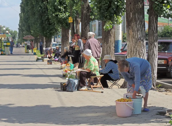 Роздрібний продаж фруктів зі свого власного садку — стокове фото