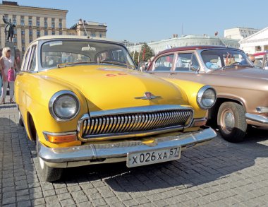 Gaz M21 Volga üçüncü serisi sarı renk