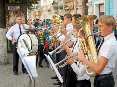 Bando öğrencileri ve öğretmenleri 