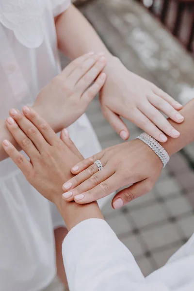 Día Boda Niña Novia Cogidas Mano Forma Cuadrada — Foto de Stock