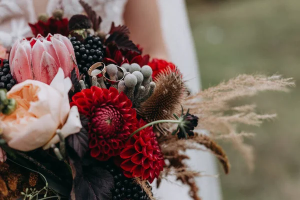 Wedding Bouquet Dark Tones — Stock Photo, Image