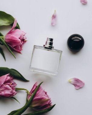 Minimalizm parfüm şişesi tasarımı