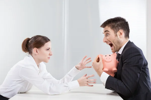 Hombre tratando de proteger sus ahorros Imágenes de stock libres de derechos