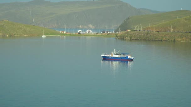 Rusland Regio Irkoetsk Sakhyurta Augustus 2020 Klein Schip Een Groot — Stockvideo