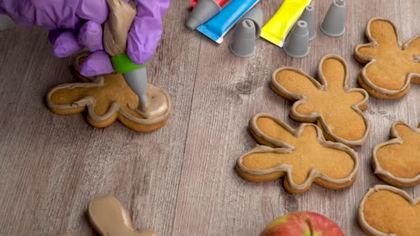 Hacer Hombres Tradicionales Jengibre Navidad Con Sus Propias Manos Cocinar — Vídeos de Stock