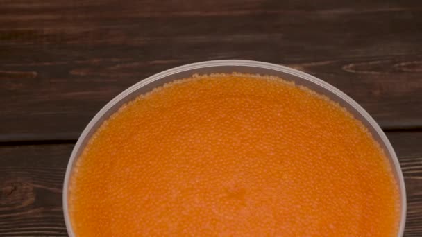 Placa Com Caviar Vermelho Foco Seletivo Produto Alimentar Valioso Tem — Vídeo de Stock