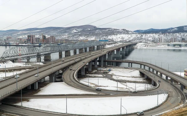 Russland Krasnojarsk März 2021 Straßen Und Eisenbahnbrücke Über Den Jenissei Stockbild