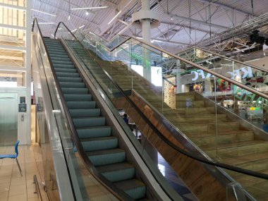 Kasım, 2020. Ufa. Ikea mağazası. Dükkan içi. Oturma odasındaki nesnelerin düzeninin bir çeşidi..