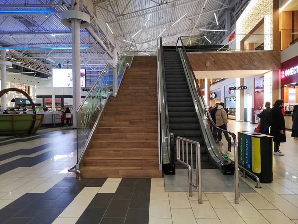 Kasım, 2020. Ufa. Ikea mağazası. Dükkan içi. Oturma odasındaki nesnelerin düzeninin bir çeşidi..