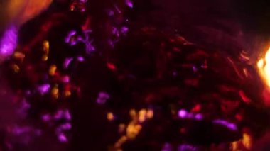 Masa mumları şarap bardakları