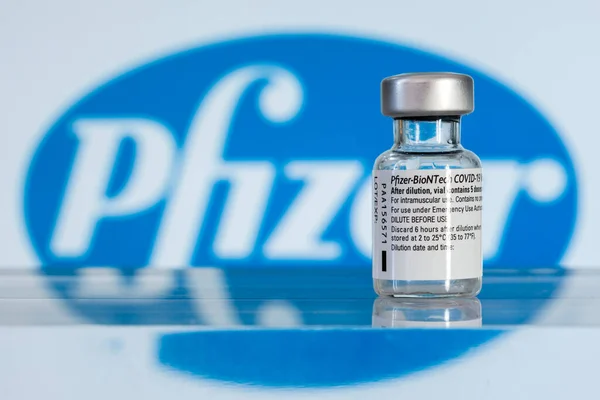 Montreal Березня 2021 Vial Pfizer Biontech Covid Vaccine Logo — стокове фото