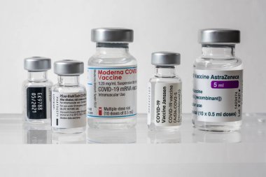 Montreal, CA - 31 Mayıs 2021: Astrazeneca, Pfizer BioNTech, Janssen ve Moderna Covid-19 aşıları