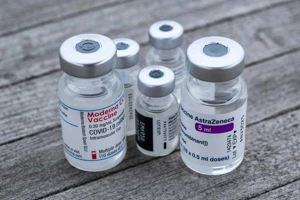 Montréal Juin 2021 Flacons Vaccins Astrazeneca Pfizer Biontech Janssen Moderna — Photo