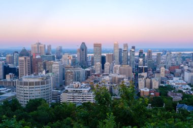 Montreal, Kanada - 3 Haziran 2024: Montreal Yazın Kondiaronk Belvedere 'den Skyline