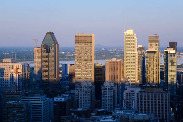 Montreal, Kanada - 3 Haziran 2024: Montreal Yazın Kondiaronk Belvedere 'den Skyline