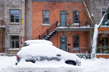 Montreal, Kanada mevsimin ilk kar fırtınası hits.