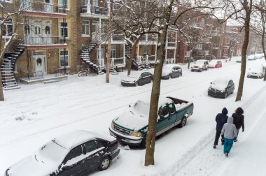 Montreal, Kanada mevsimin ilk kar fırtınası hits.