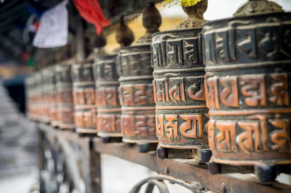 Nahaufnahme von Gebetsmühlen in Kathmandu — Stockfoto