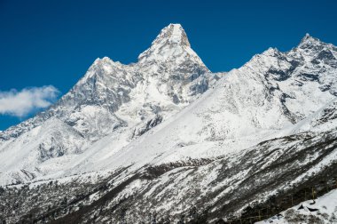 Ama Dablam dağ (6814 m) Himalayalar, Nepal