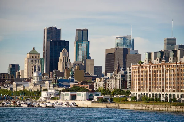 Montreal Downtown e Rio Saint-Lawrence — Fotografia de Stock