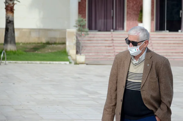 Rue Photo Personnes Marchant Dans Les Masques Pendant Covid — Photo