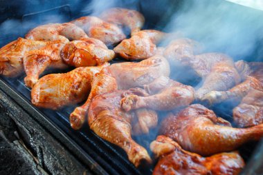 Barbeküde tavuk eti