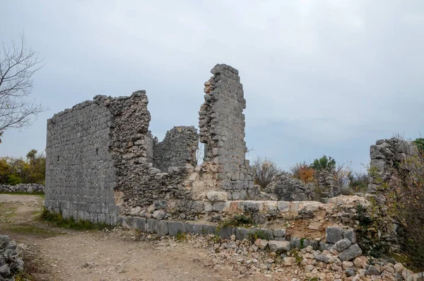 Tarihi kalenin eski kalıntıları