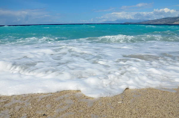 Modré Nebe Tropické Moře Pískem Vlnami Pěnou Obzoru — Stock fotografie