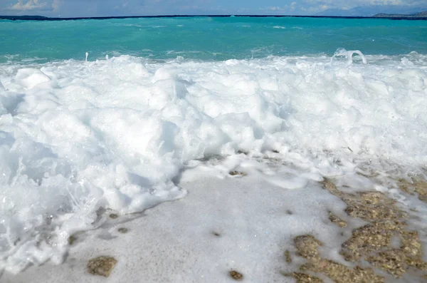 Ciel Bleu Mer Tropicale Avec Sable Vagues Mousse Horizon — Photo