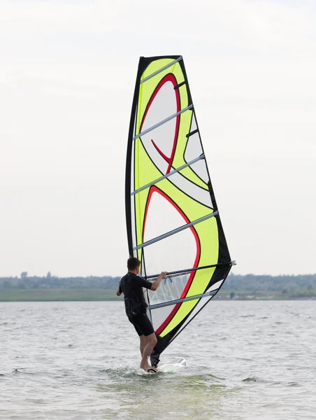 Aprendendo a windsurf — Fotografia de Stock