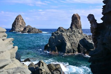 Cyclopean Adaları - Sicilya 'nın doğu kıyısında volkanik kaya oluşumu