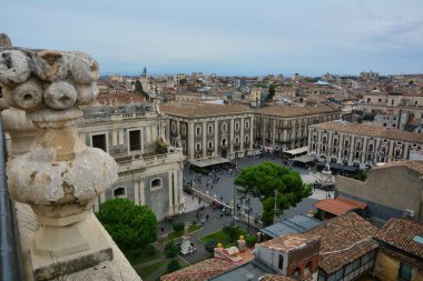 Eski Şehir 'deki Catania Katedrali' nin önündeki ana meydan; yukarıdan manzara, 