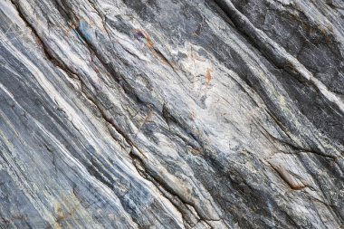 Gerçek mermerin pürüzsüz dokusu. Duvar kağıdı veya iç tasarım materyali için doğal çatlakları olan mavi ve beyaz taş arkaplan.