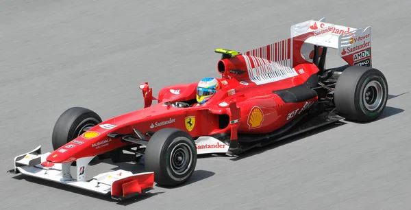 セパン マレーシア エイプリル社2 スクーデリア フェラーリ マルボロドライバー2010年4月2日 セパンで行われたセパンF1サーキットでの最初の練習中にスペインのフェルナンド アロンソがドライブ — ストック写真