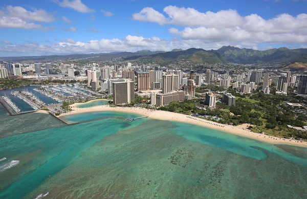 Kahanamoku Beach - Гонолулу — стоковое фото