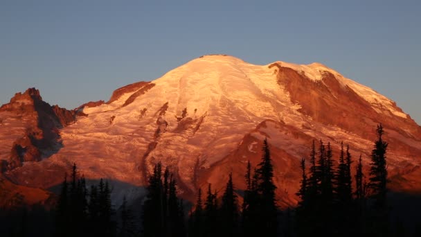 Muntele Rainier la răsărit — Videoclip de stoc