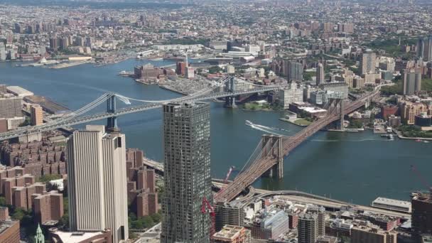 Brooklyn bridge en manhattan bridge — Stockvideo