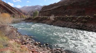 Glenwood Springs ve Colorado Nehri