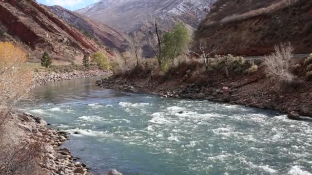 Colorado Fluss in Glenwood Quellen — Stockvideo