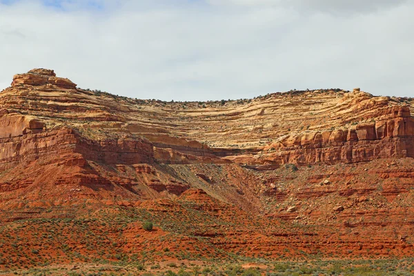 Cedar Mesa cliffs with Moki Dugway — Stock Photo, Image