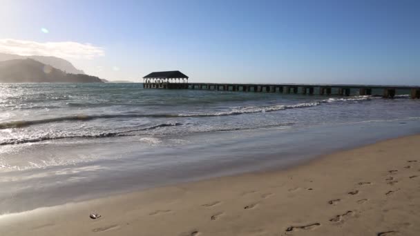 Pier in Hanalei Bay — Stockvideo