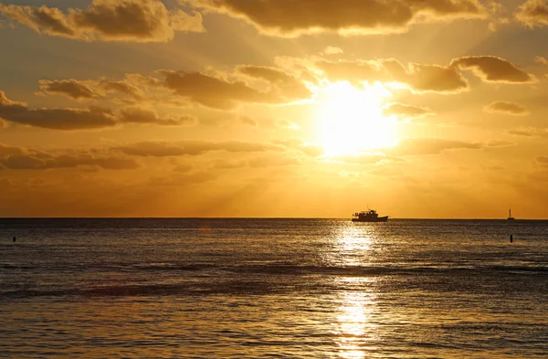 Kreuzfahrt bei Sonnenuntergang — Stockfoto