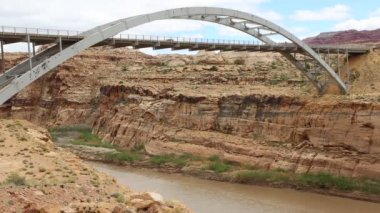 Colorado nehri geçerken