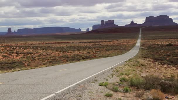 Vägen genom Monument Valley — Stockvideo