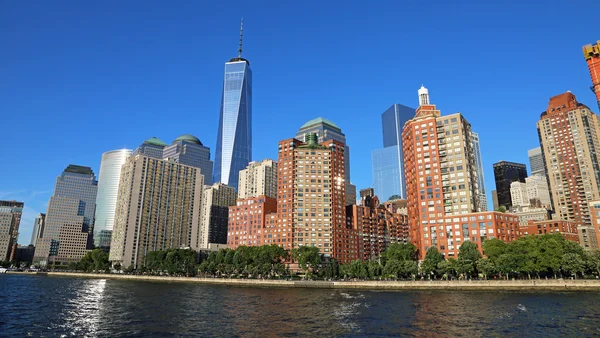 Vista en Battery Park y una torre WTC —  Fotos de Stock