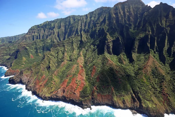 Na Pali 海岸的峭壁红绿 — 图库照片