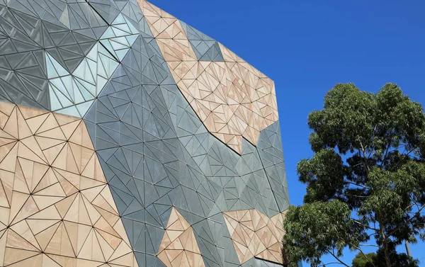 联邦广场大楼和桉树立面 澳大利亚维多利亚州梅尔本 — 图库照片