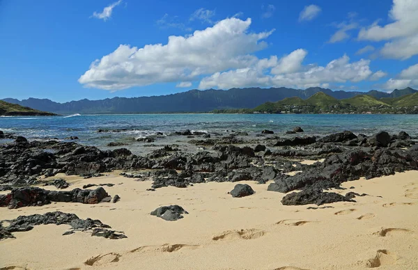 ビーチの火山岩 Oahu Hawaii — ストック写真