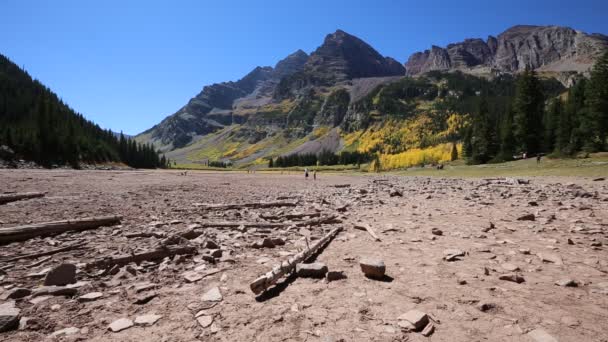 Fondo Seco Del Lago Del Cráter Campanas Granate Colorado — Vídeo de stock